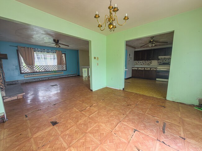 Building Photo - 161 Pentagon Cir