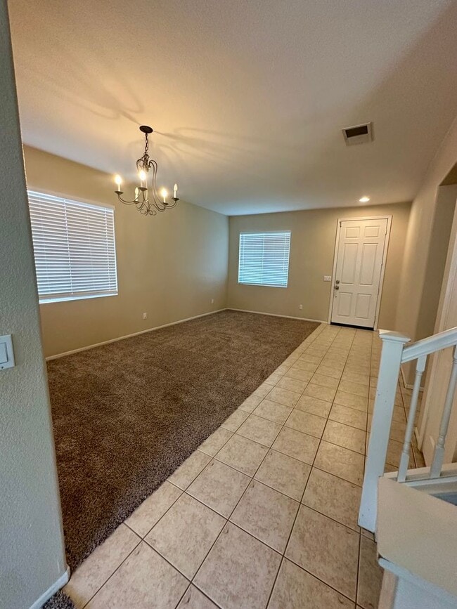 Building Photo - Large 3 bedroom home with loft and large b...
