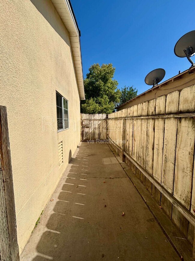 Building Photo - 1531 Marguerite St