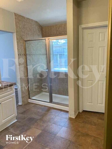 Building Photo - 2322 Piddler Dr