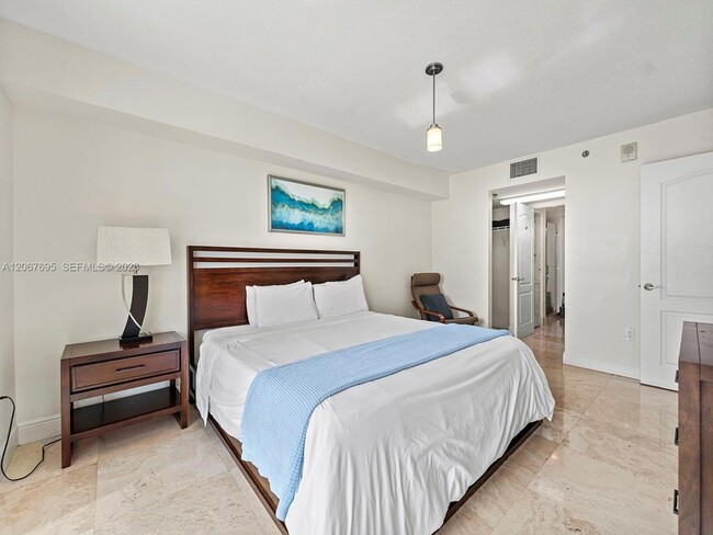 Building Photo - 1200 Brickell Bay Dr