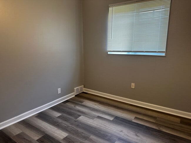 Building Photo - 3 BEDROOM HOME IN WARREN