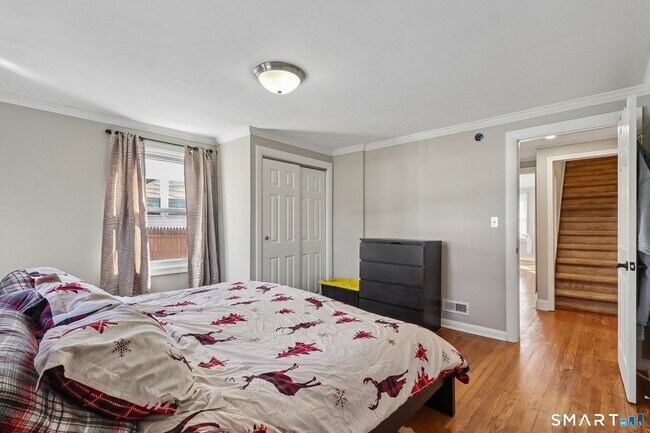 Building Photo - 27 Melrose Ave