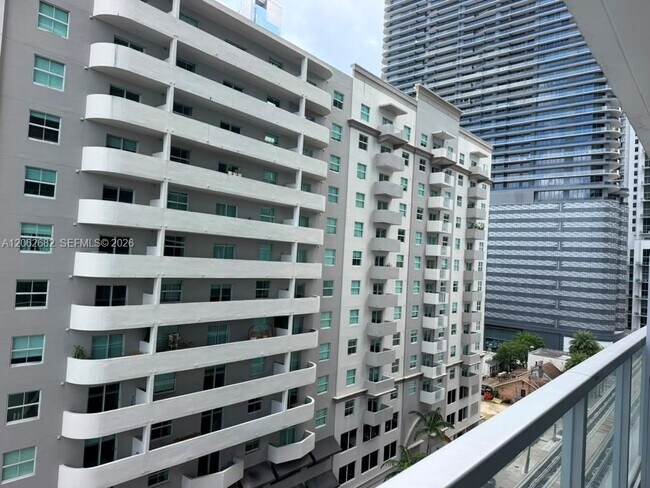 Building Photo - 1111 SW 1st Ave