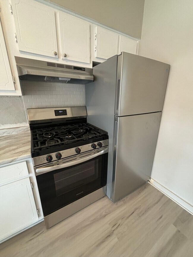 Building Photo - Fully Updated Dormont Oasis – Available August 1st