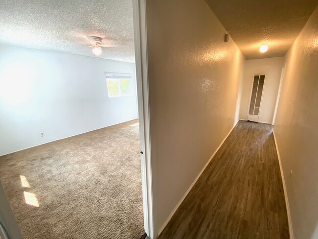 Building Photo - **Large 4 Bedroom, 2 Bathroom in East LA**