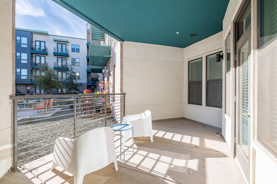 Building Photo - 555 N College Ave