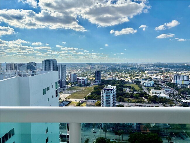 Building Photo - 1800 N Bayshore Dr