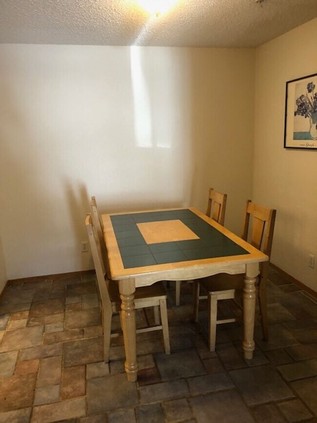 Building Photo - Furnished or Unfurnished One Bedroom / One Bath Apartment in Central Boulder