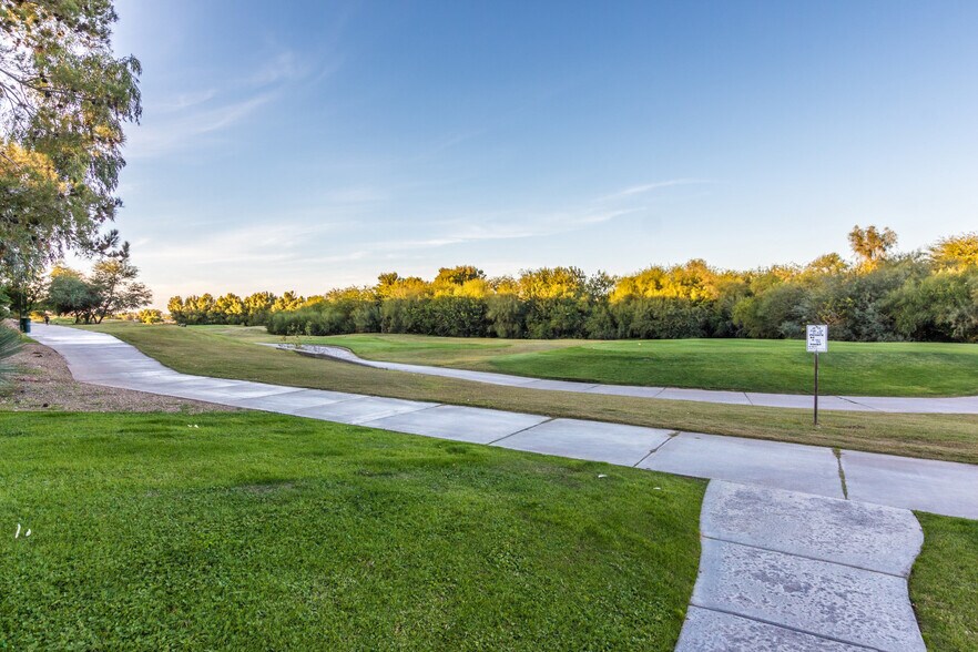 Building Photo - 4925 E Desert Cove Ave