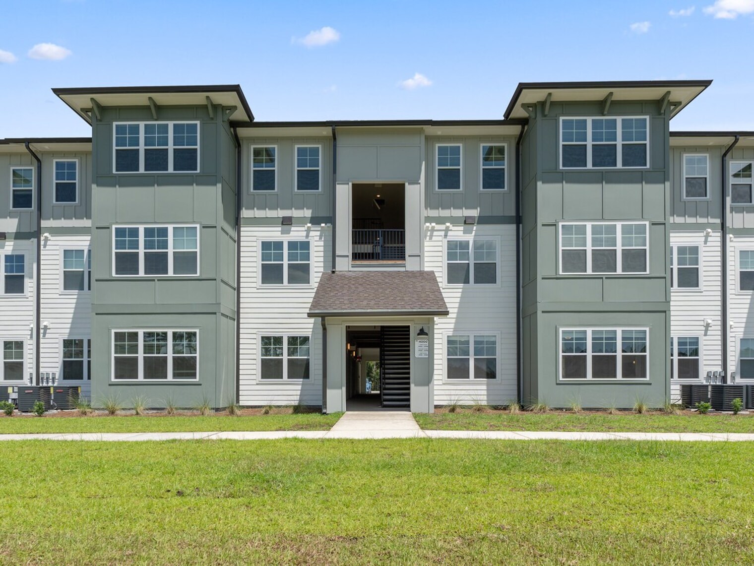 Building Photo - 14105 Epply Dr