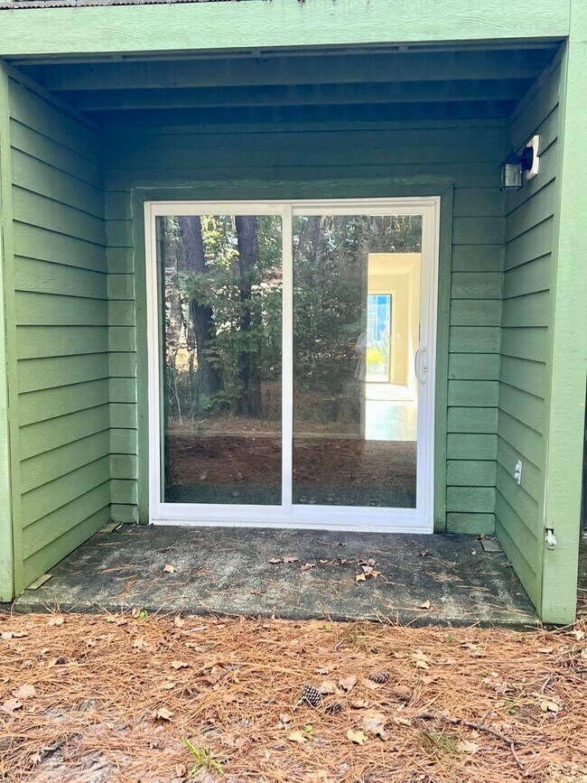 Building Photo - Cozy 1 Bedroom/1 Bath condo in Garden City...