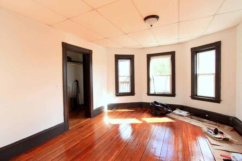 Building Photo - 53 Hinckley St