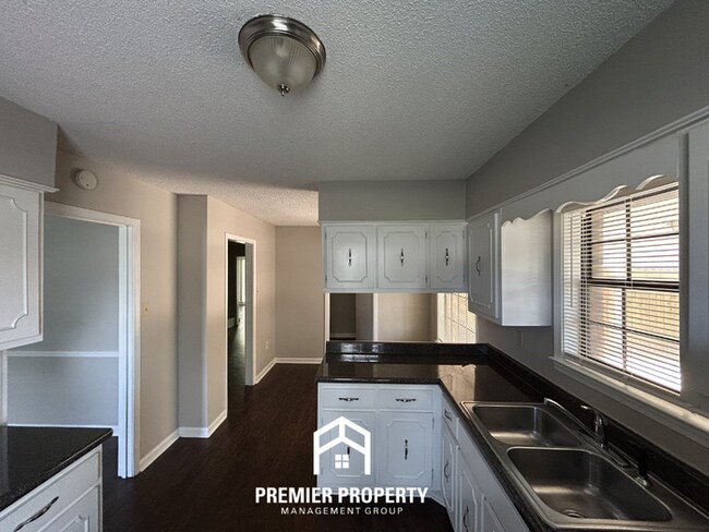 Building Photo - Stunning 3BR/2BA Near Southwind | 2,079 Sq Ft, Built-Ins, Fireplace & Covered Patio
