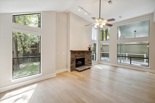 Building Photo - 31 Fire Flicker Pl