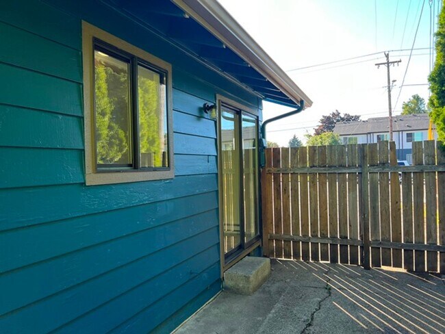 Building Photo - 2Bd/1Ba Single Story Apartment Unit - Move...