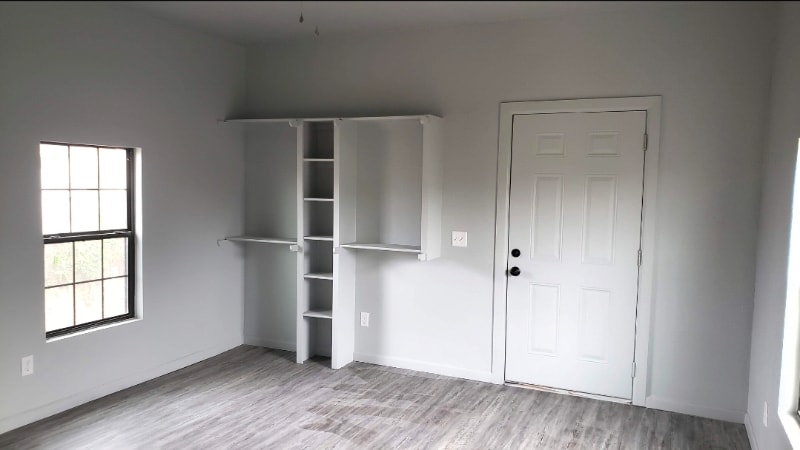 Building Photo - 123 SE 25th St