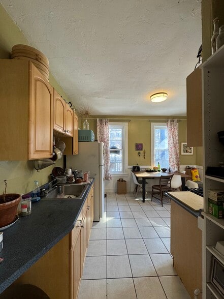 Building Photo - 108 Hyde Park Ave