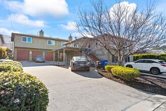 Building Photo - 6000 Bayview Ave