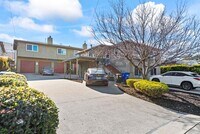 Building Photo - 6000 Bayview Ave