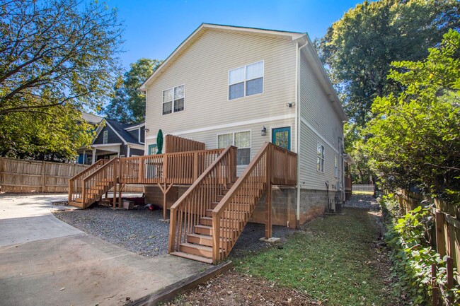 Building Photo - Newly Renovated 4/3 Near Beltline!