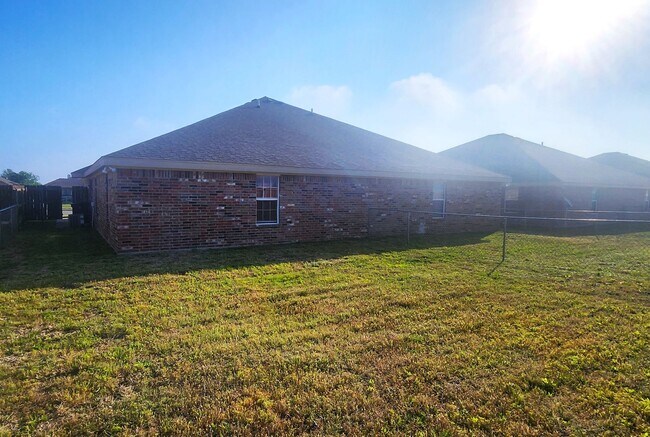 Building Photo - 3 Bedroom / 2 Bath Duplex – Clear Creek Area – Killeen, TX