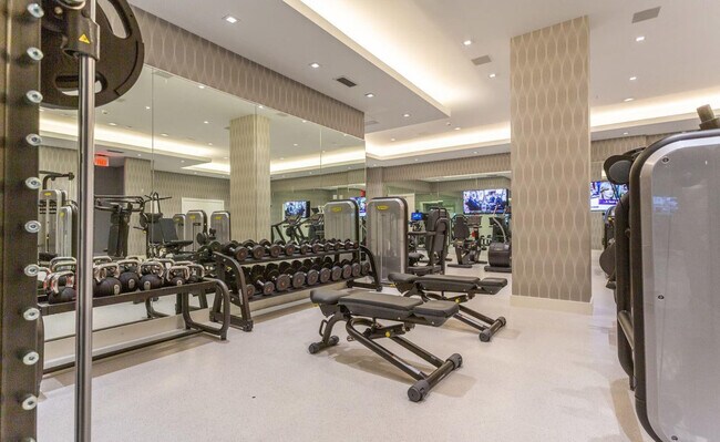 Building Photo - 729 Northwest Dr