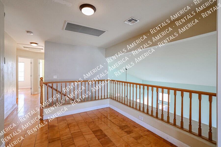 Building Photo - 8818 W Hilton Ave