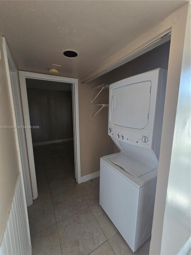 Building Photo - 1630 Sandpiper Blvd