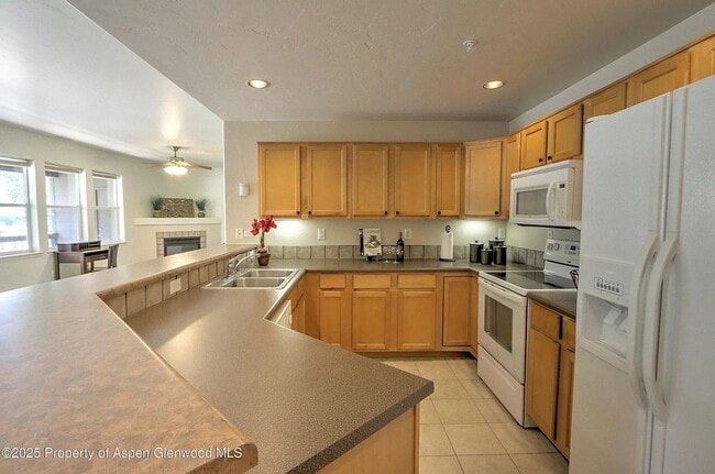 Building Photo - Spacious 3-Bedroom Condo with Scenic Views