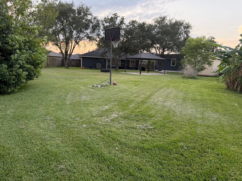 Includes Gazebo - 10911 Dove Park Ct