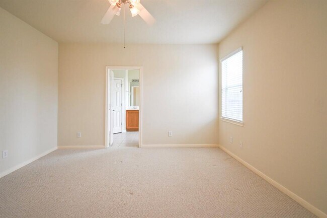 Building Photo - 13330 Vineyard Falls Dr