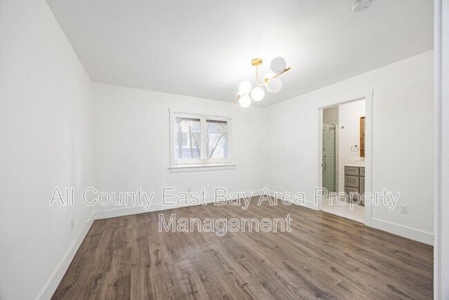 Building Photo - 1015 47th St