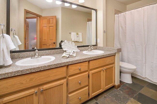 Building Photo - 4bd/2.5ba Newcastle Home