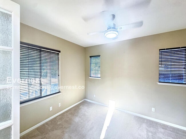 Building Photo - 246 W Recreo Way