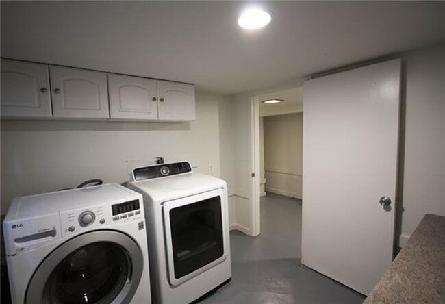 Building Photo - RENOVATED HOME IN THE HEART OF UPTOWN NEAR...