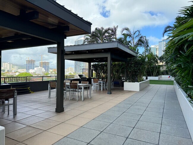 Building Photo - Pacifica Honolulu, 2 bdrm, 2 bath, 2 cover...