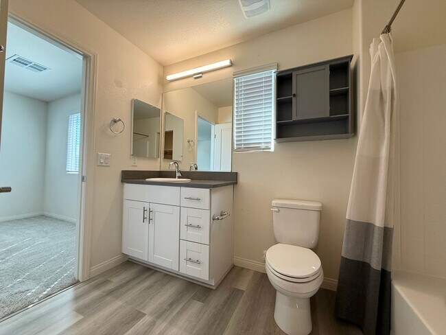 Building Photo - Modern Townhome Near Lone Mountain | Gated & Pool