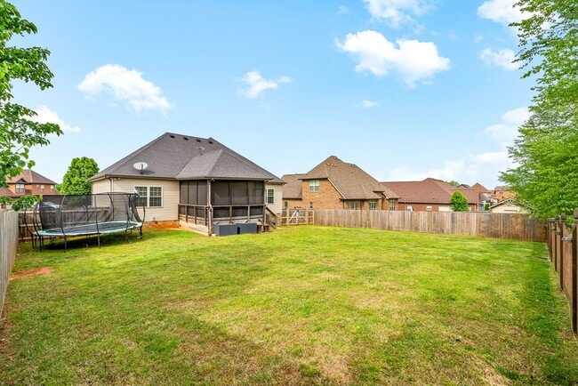 Building Photo - Spacious 4-Bedroom Home with Dual Living A...
