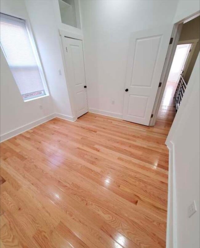 Building Photo - 5425 Catharine St