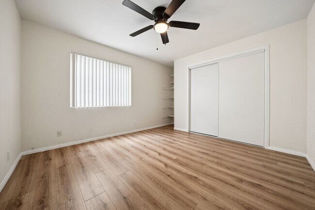 Building Photo - 2 bed 1 Bath Available Now