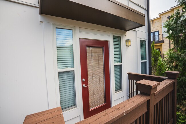 Building Photo - 1032 Skyline View Way