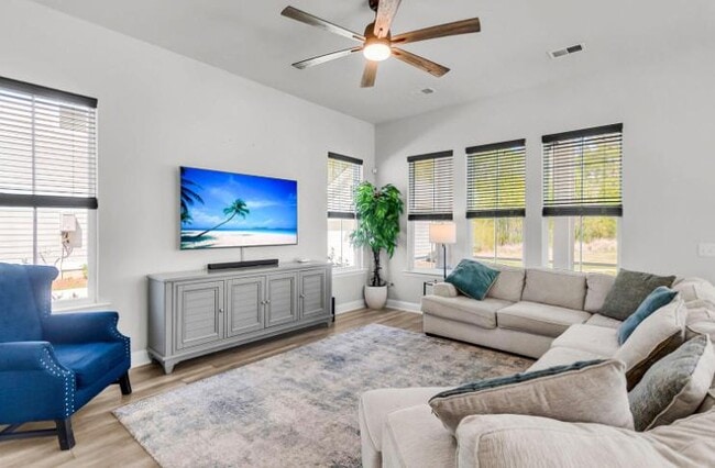 Building Photo - 399 Woodgate Wy