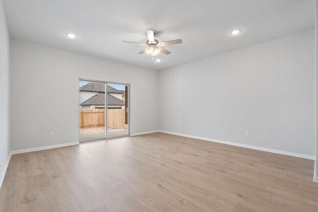 Building Photo - 132 Condesa St