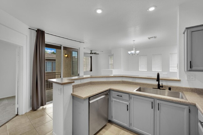 Building Photo - Beautiful 3-bedroom, 2-bathroom condo loca...