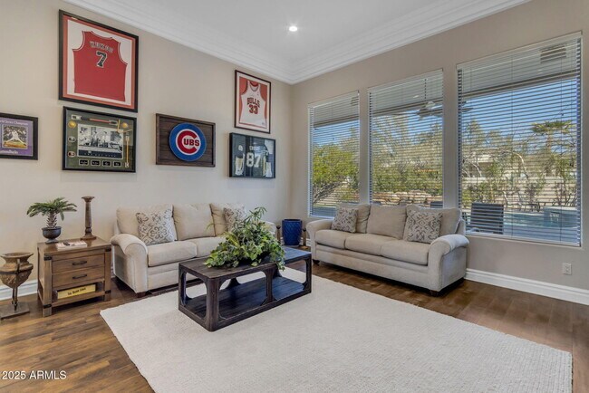 Building Photo - 6938 E Lomas Verdes Dr