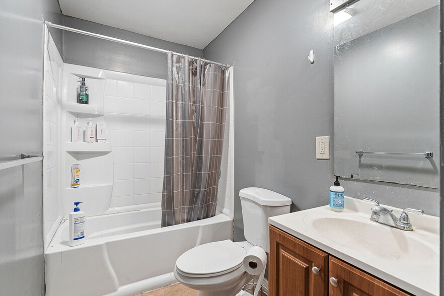 Building Photo - 349 Pearl St