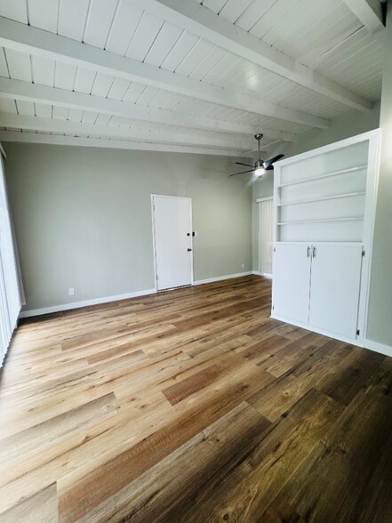 Building Photo - 2026 Hermosa Ave