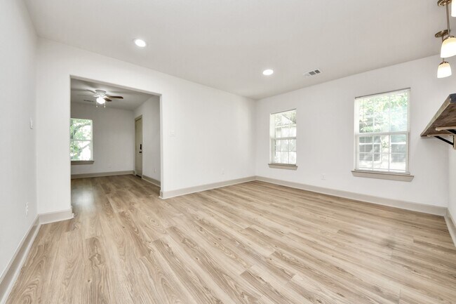 Building Photo - 2919 Rosedale St