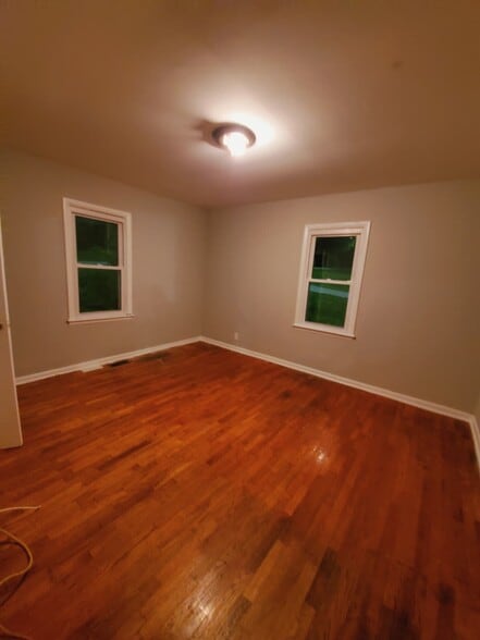 Building Photo - 1811 NE 37th Ter